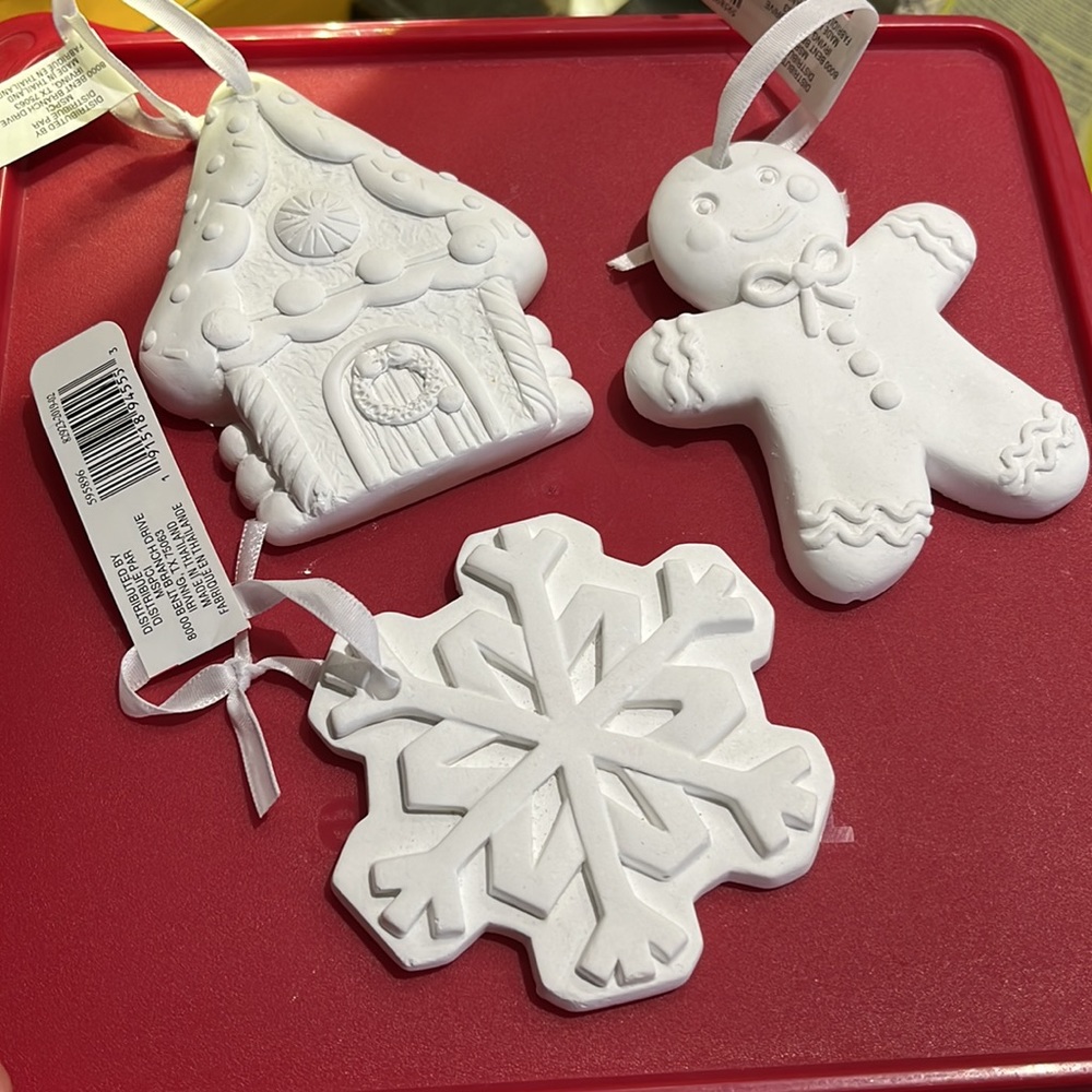 🆕 Plaster Christmas Ornaments ~ set of 3, from Michael’s